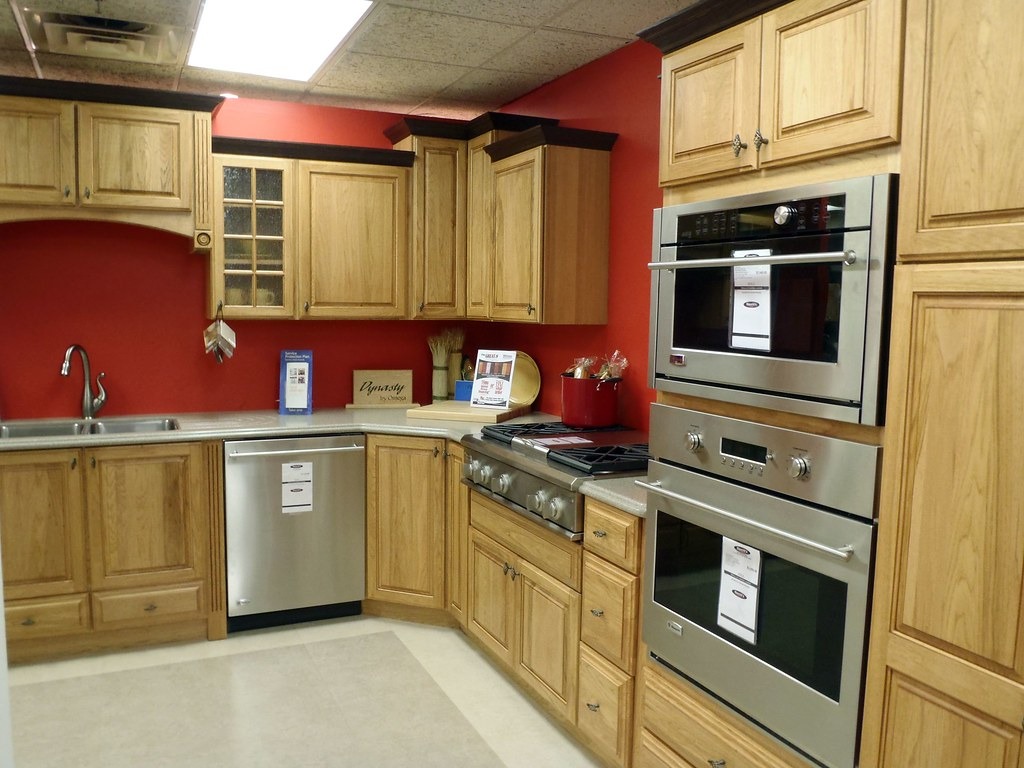 Microwave Cleaning Without Harsh Smells: Steam, Wipes, and Turntable Care