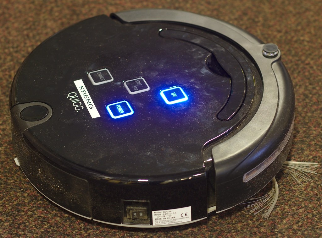 Robot Vacuum Maintenance for Busy Homes: Brushes, Bins, and Mapping