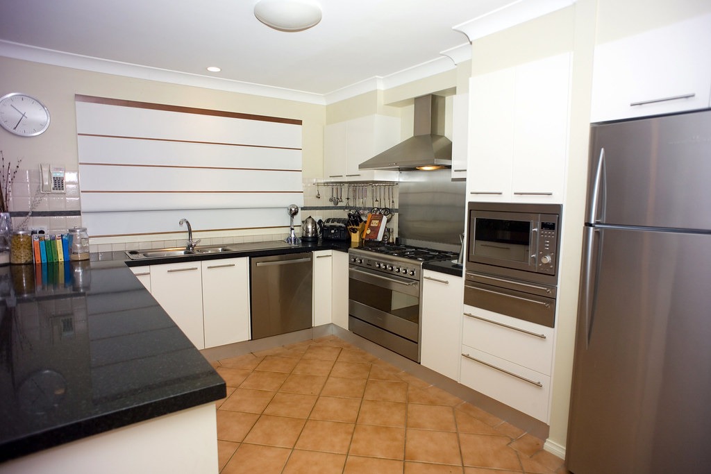 Kitchen Appliance Layout: Airflow, Counter Space, and Easy Cleaning