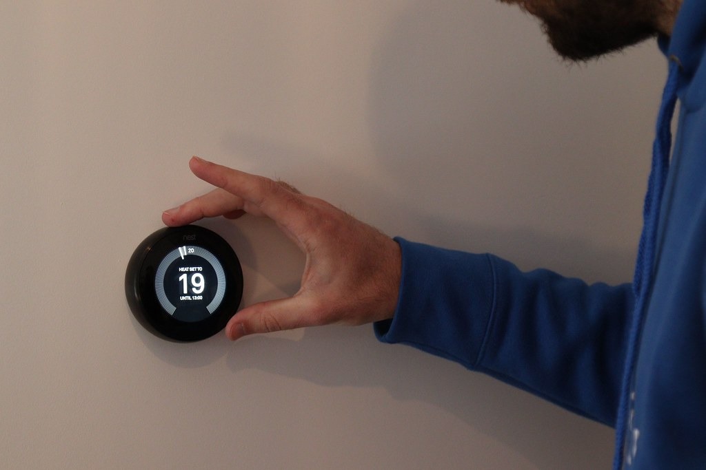 Smart Thermostat Setup for Small Homes: Comfort, Schedules, and Energy Use